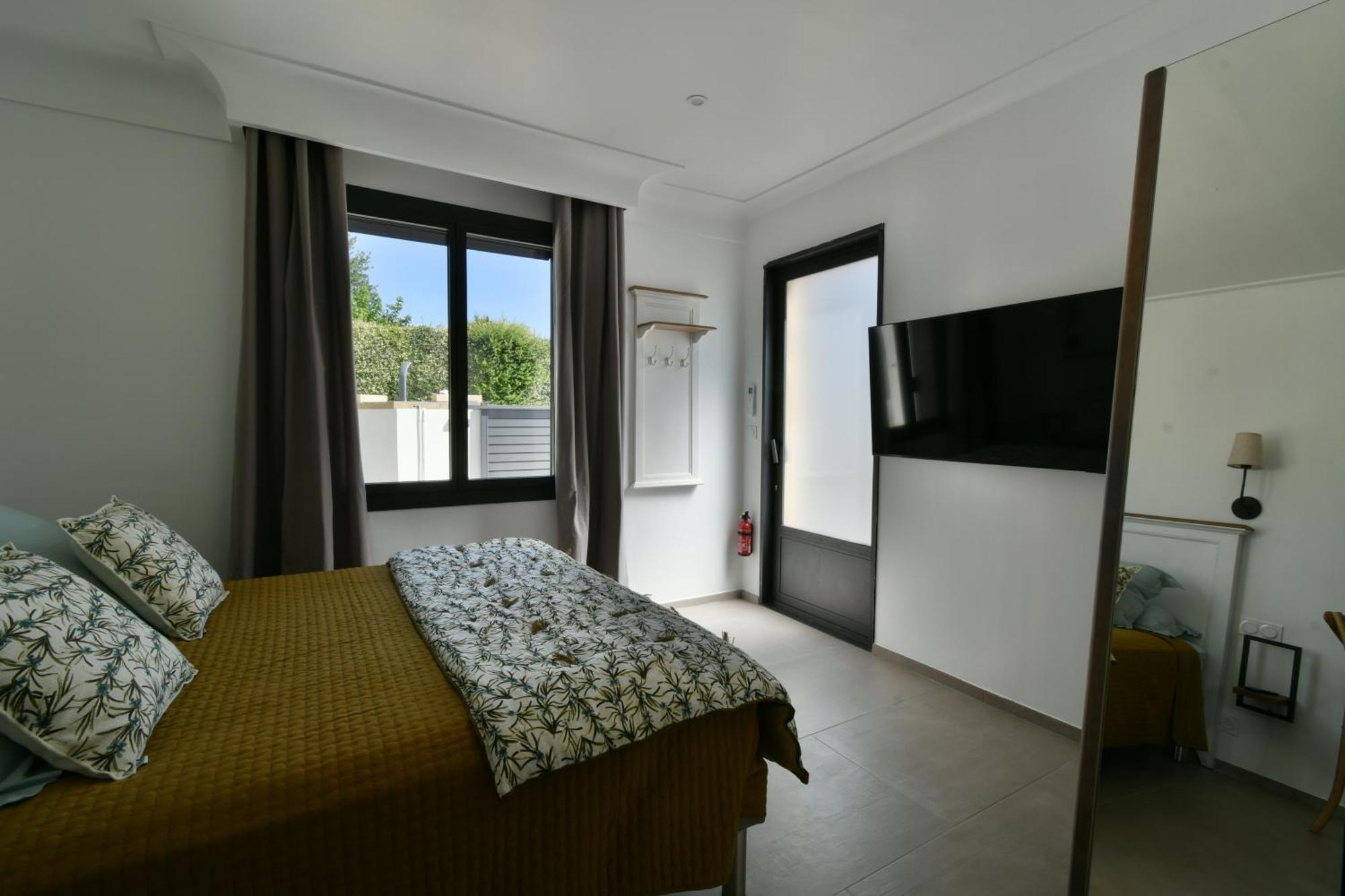 Une Nuit En Luberon Puyvert Exterior photo